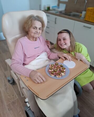 f552278d-297a-41e2-8d1d-6216eb73d92f