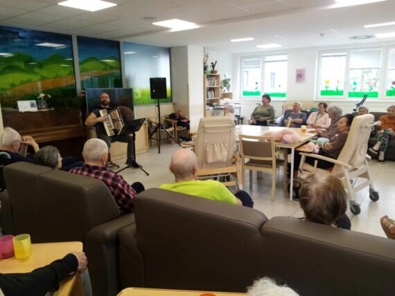 420180325_823704803129889_2182963190349875508_n