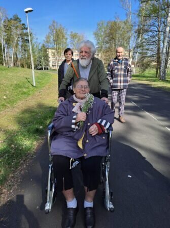 aa20d1bf-90a1-41b8-b8f3-c19ca81b4676