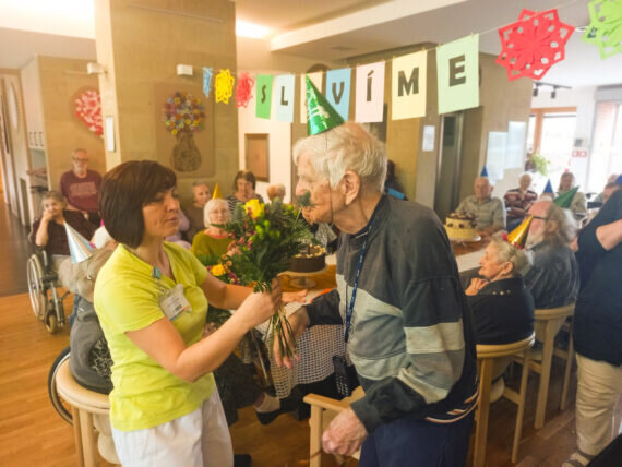 f46153f6-f44d-4ba0-b05f-e3287aa12daa