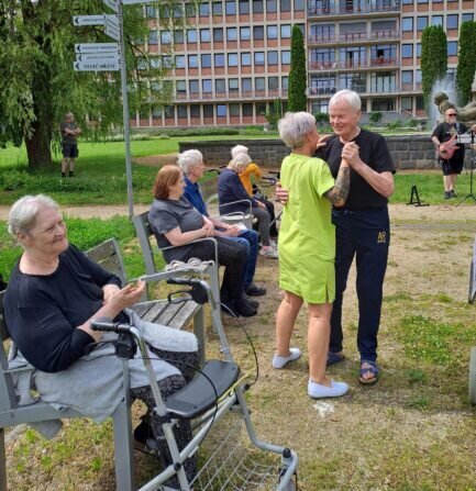 51ec5116-719e-4c89-a43a-d2074c261e99