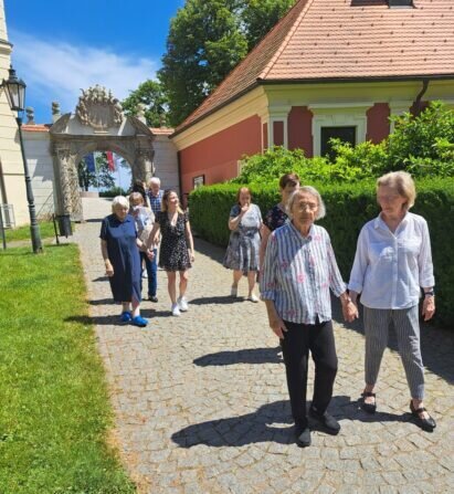 f6452a73-1912-4cc7-9cd7-e0c6bb690bfd