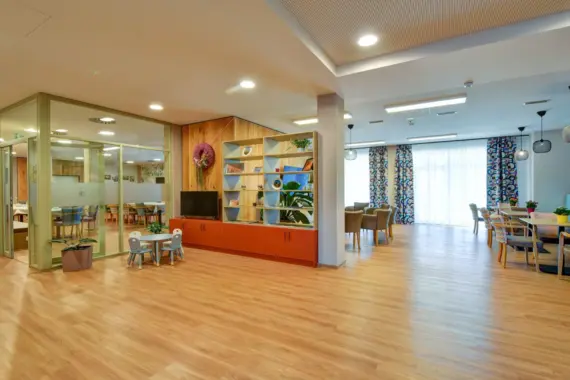 08_Posezeni-pro-navstevy-a-detsky-koutek-1536x1024