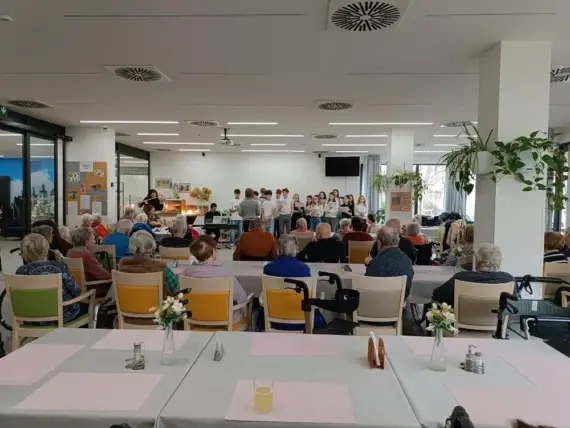 Zímní pohádkové písně od studentů Biskupského gymnázia HK