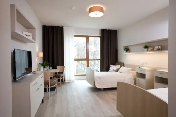 SeneCura-SeniorCentrum-Kolin-dvouluzkovy-pokoj