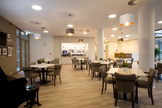 SeneCura-SeniorCentrum-Kolin-vstupni-hala