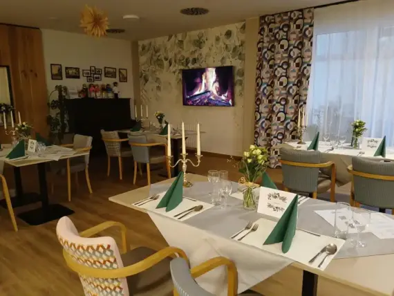 Večeře při svíčkách v SeniorCentru Chotěboř