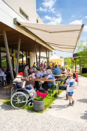 Zahradní slavnost ve stylu První republiky