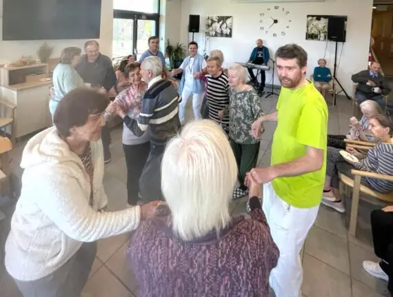 420271423_403653339044327_2802477798436003667_n