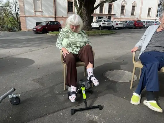 6253A4AC-3E96-4F46-9080-3F50F6BF788A