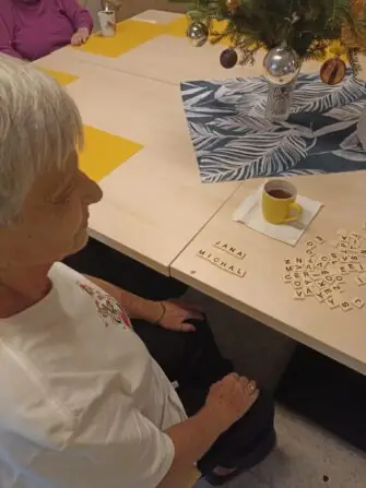 21E2EF6A-5291-4900-9A43-98A73697C5C3