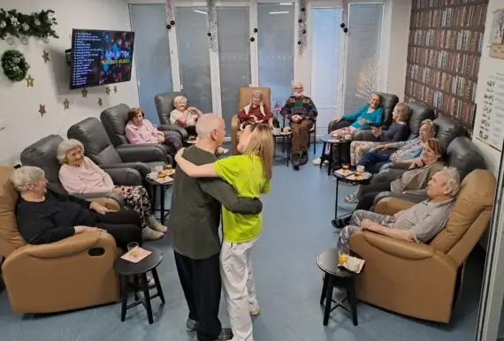 2a5667d8-9746-4271-b61d-3cefe166cda0