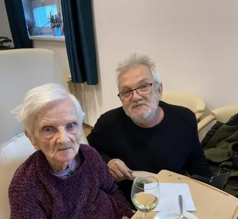 5F870247-B43B-4019-927A-3A62A05467B7