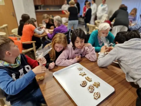 806de3f8-b051-4c03-904c-d32285c2811c