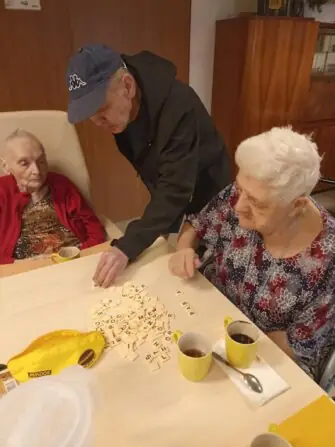 9DB0D489-5C20-48BF-86F4-ABA7C7DA0CF1