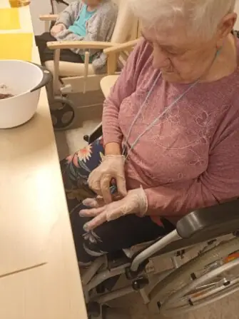 DC6A2E7B-96E3-403C-B026-121D221E95E0