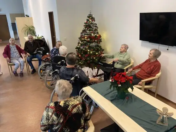 E7DFA704-6EB1-49F0-99F6-744F1B5BE42A