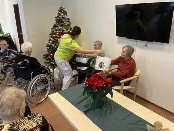 F2A26DC8-1C0F-4A5B-9EB8-4CB1FD54074C