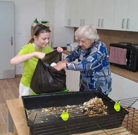 5f0ec770-572e-4569-9254-17cfeea31181