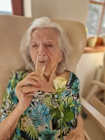 2c6636b2-3205-4d34-80c7-faf380d50e08