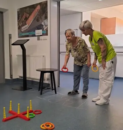 5a0302d4-a2b7-43f8-bc1a-3290c96e8a9c