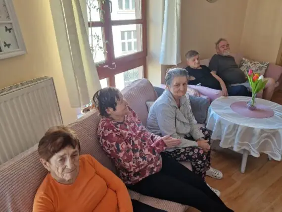 e601f2b5-c534-4fc4-a476-69dfaf99f7ca