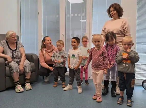 5d0fdaf3-7793-471e-b6b4-b04f7f41e1b2