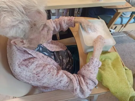 76EFEA45-EA61-4D29-818B-005B72DA1638