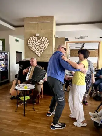 033289e0-5ccb-490a-95f9-3e84df59306b (1)