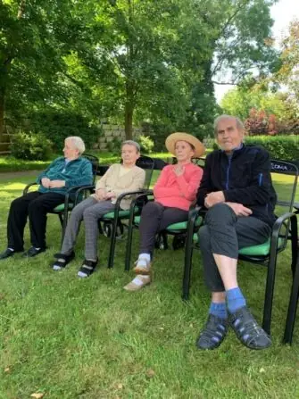 2025 06 12hudební vystoupení zahrada (14)