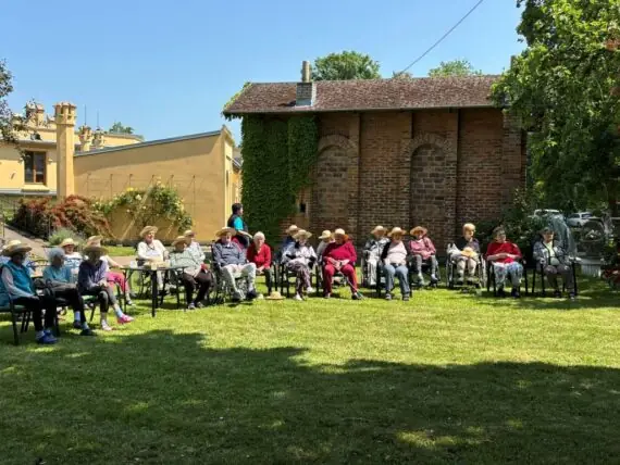 2025 06 12hudební vystoupení zahrada (16)