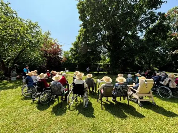 2025 06 12hudební vystoupení zahrada (4)