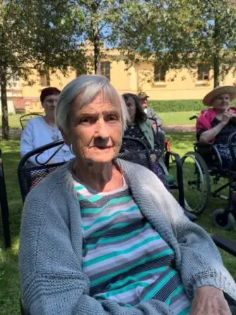 2025 06 12hudební vystoupení zahrada (7)