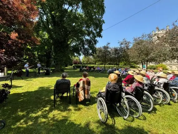 2025 06 12hudební vystoupení zahrada (9)