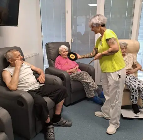 2e754db4-3efc-43eb-9528-94cd3ec37559