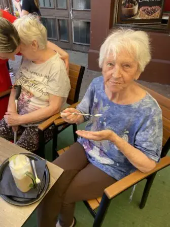 4FC8234B-FFE2-4306-9617-4F843BE87DCB