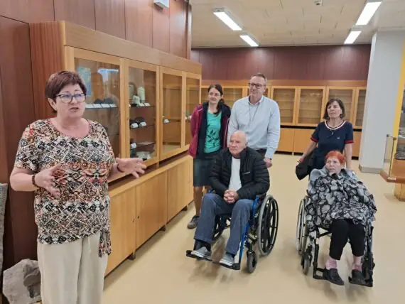 9ee6d50c-59a9-49c8-94f4-42e38ea66210