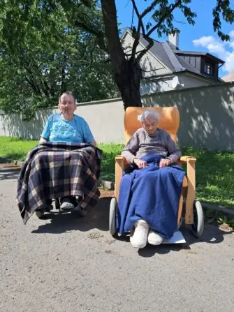 dc5beb9e-00c5-4400-87e1-fcdff507a064