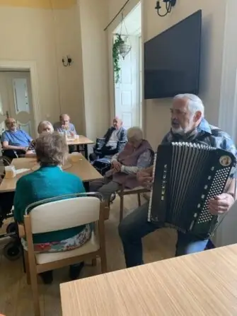 20250711 harmonikář (17)