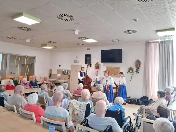 34a049b0-0efd-403b-a5b7-cec2a59f89de