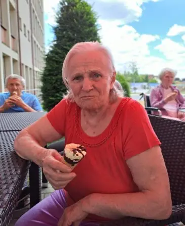 984ba88b-922b-4754-9f5e-323e3a71ebb1