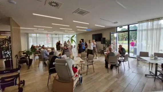 c918bb9d-2d98-49a9-8320-fefdceca1936