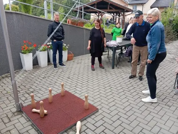 c2acc4f6-6594-419b-8136-6c221e3b99f3