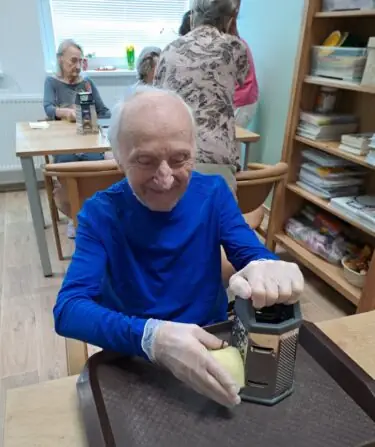 e6b74dd5-ab8e-4ba8-b6fc-72b4e4c59390