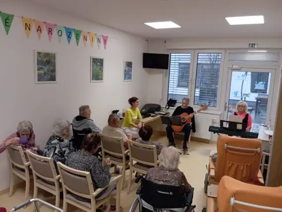 1a487dc2-f307-43c9-9136-b6d16b39a613