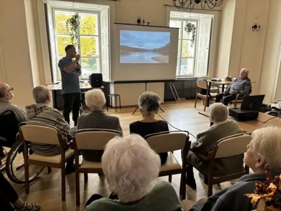 44201ca9-d33f-448b-bbee-73e64132825a (1)