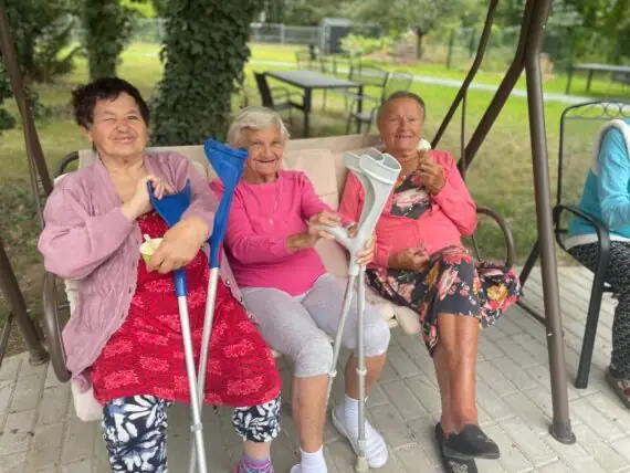 6c37248e-0180-4f99-a0f1-38dd1a9ca468 (1)