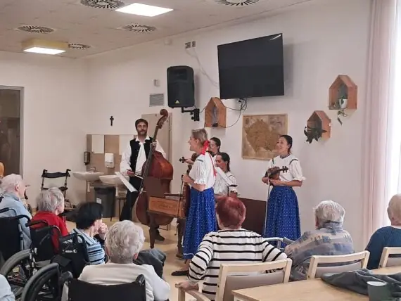 70b6ca39-19c7-4aaa-a643-f72884892e5e