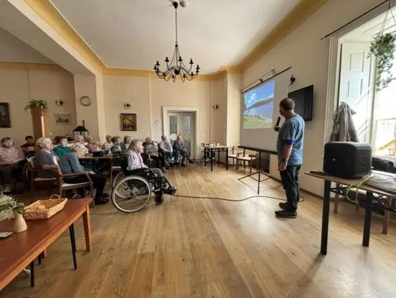 d6b9195a-45ba-494d-8927-5e5649bcbab5