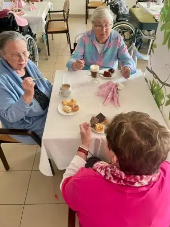 motion_photo_1221437418777191865